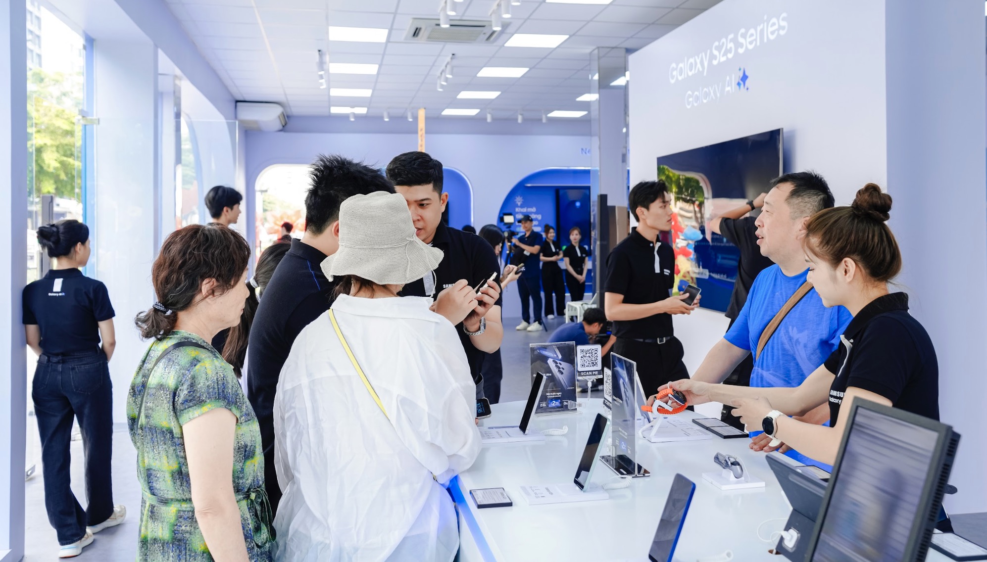 Khám phá Tết Ất Tỵ cùng 'điểm hẹn công nghệ' Galaxy AI Sài Gòn Terminal