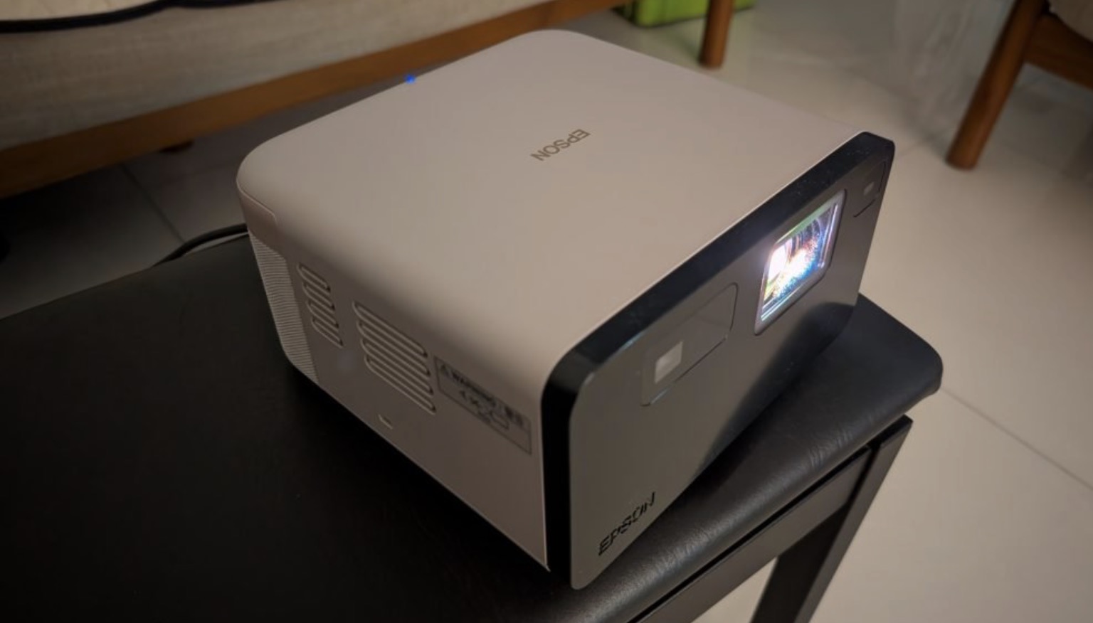 Đánh giá Epson EpiqVision Mini EF-21G: Máy chiếu nhỏ gọn, đa năng cho giải trí hiện đại