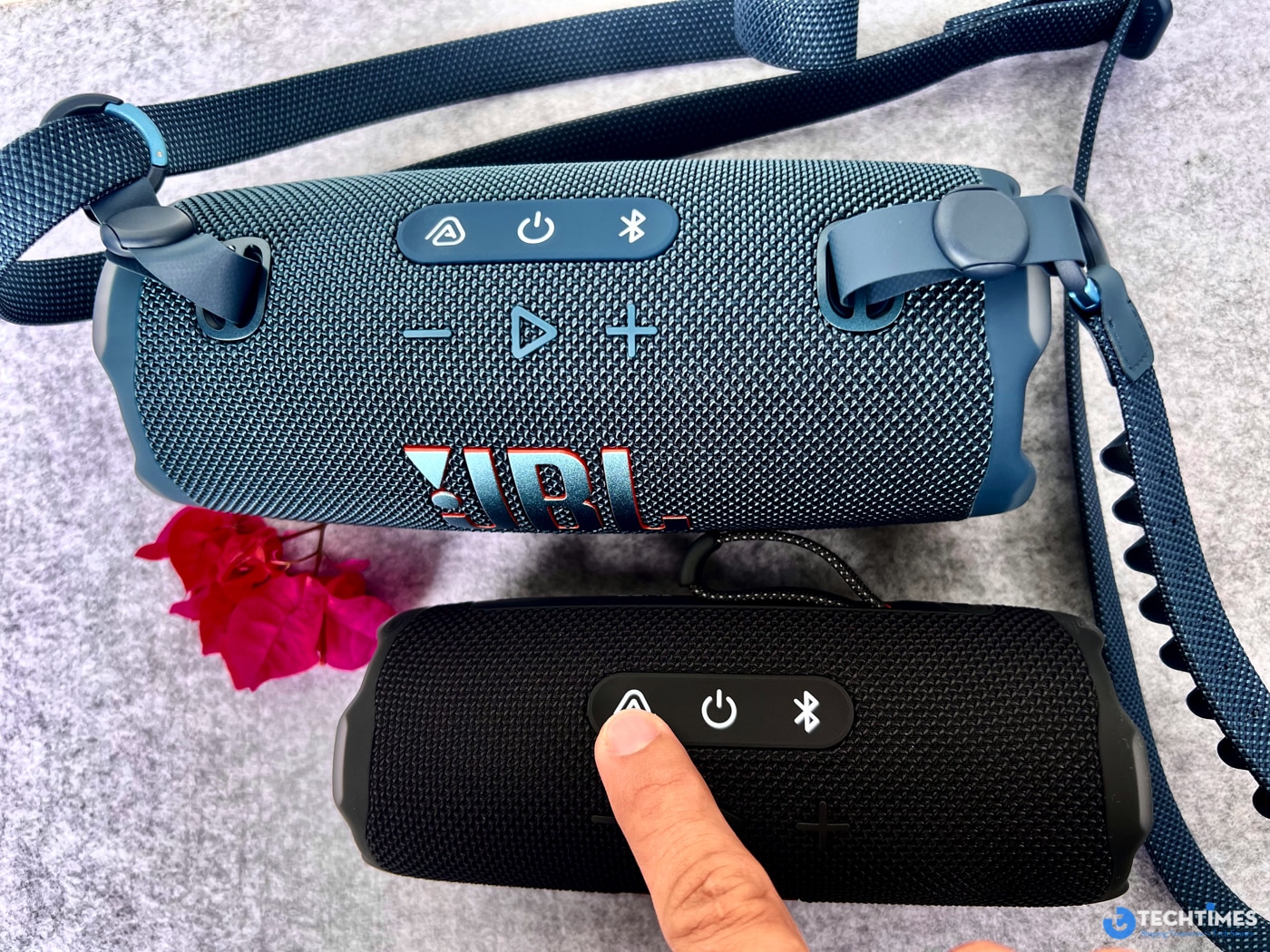 JBL Charge 6 có thể kết nối với nhiều loa tương thích khác với công nghệ Auracast để tạo ra hệ thống âm thanh tuyệt vời hơn.