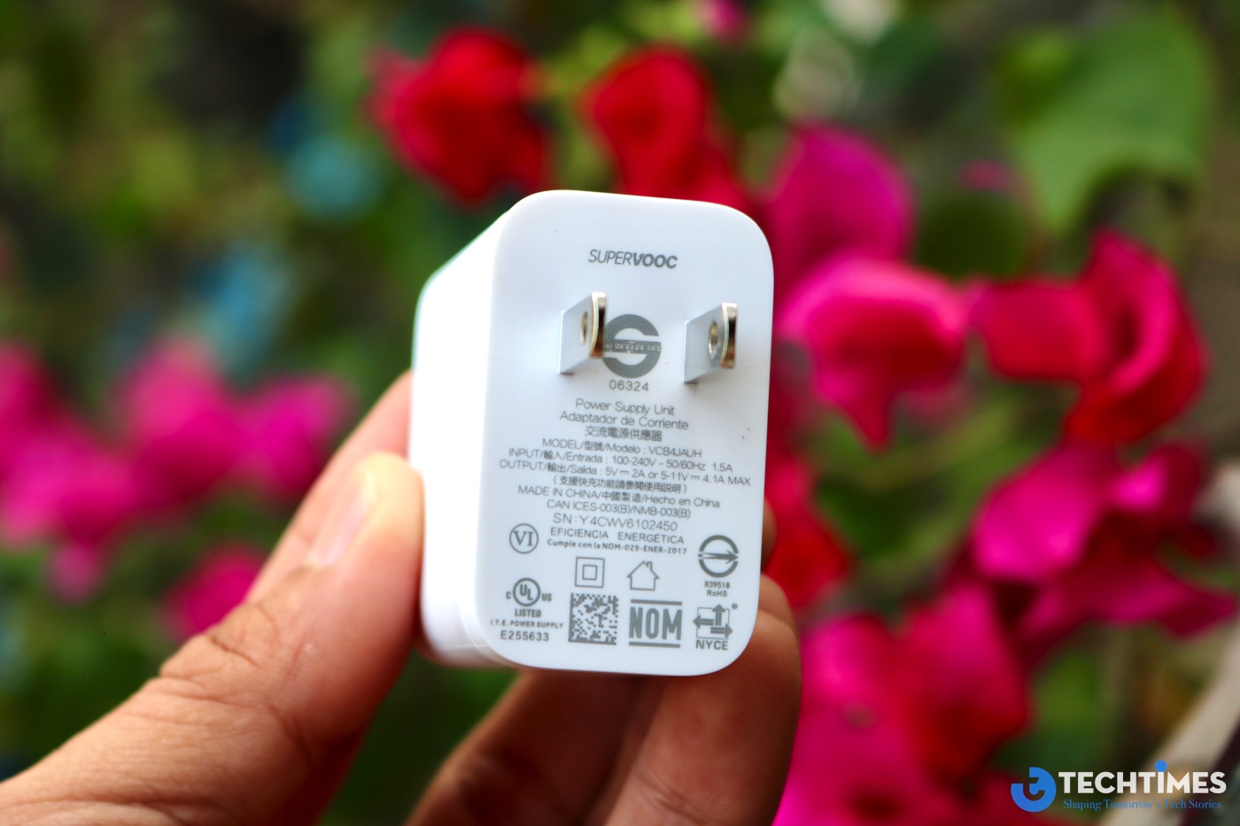 Sạc nhanh đi kèm Realme C75x cho công suất sạc ấn tượng.