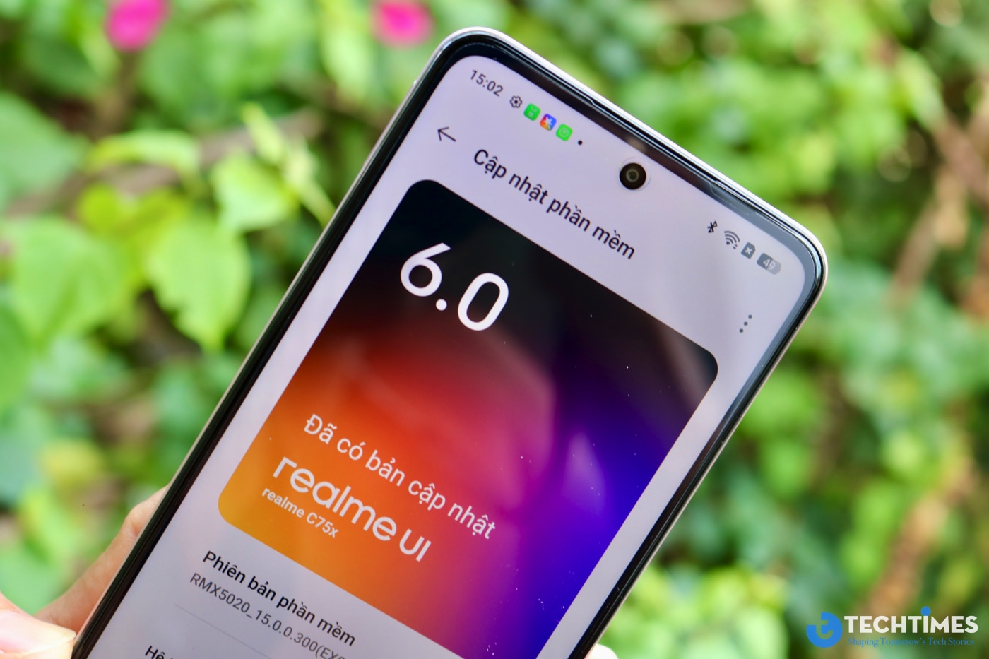 Hệ điều hành Android 15 với Realme UI 6.0 được cài sẵn trên máy tối ưu cho nhiều tác vụ sử dụng.