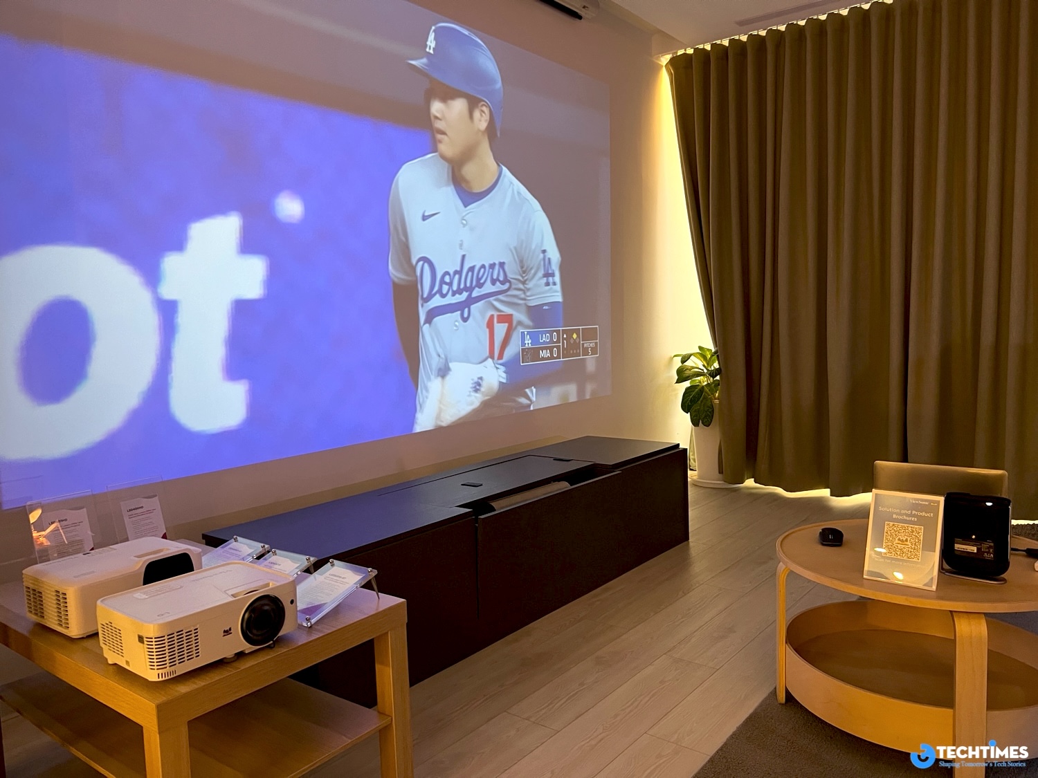 - Giải pháp hiển thị đa năng: Từ màn hình chuyên nghiệp, máy chiếu không bóng đèn đến các sản phẩm phục vụ giải trí tại nhà, ViewSonic mang đến hiệu suất mạnh mẽ và tính linh hoạt cao.