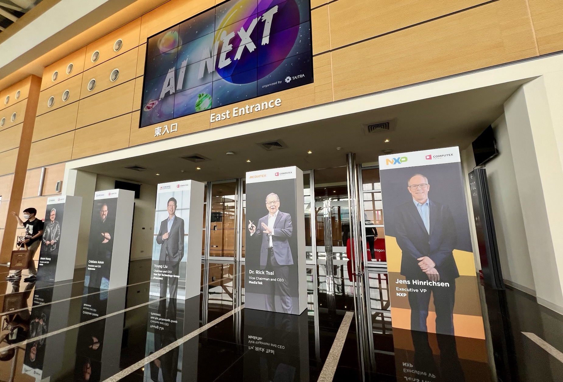 COMPUTEX Forums tập trung vào sự phát triển của hệ sinh thái AI và mời các chuyên gia có uy tín trong ngành đến để có những bài phát biểu đặc biệt.