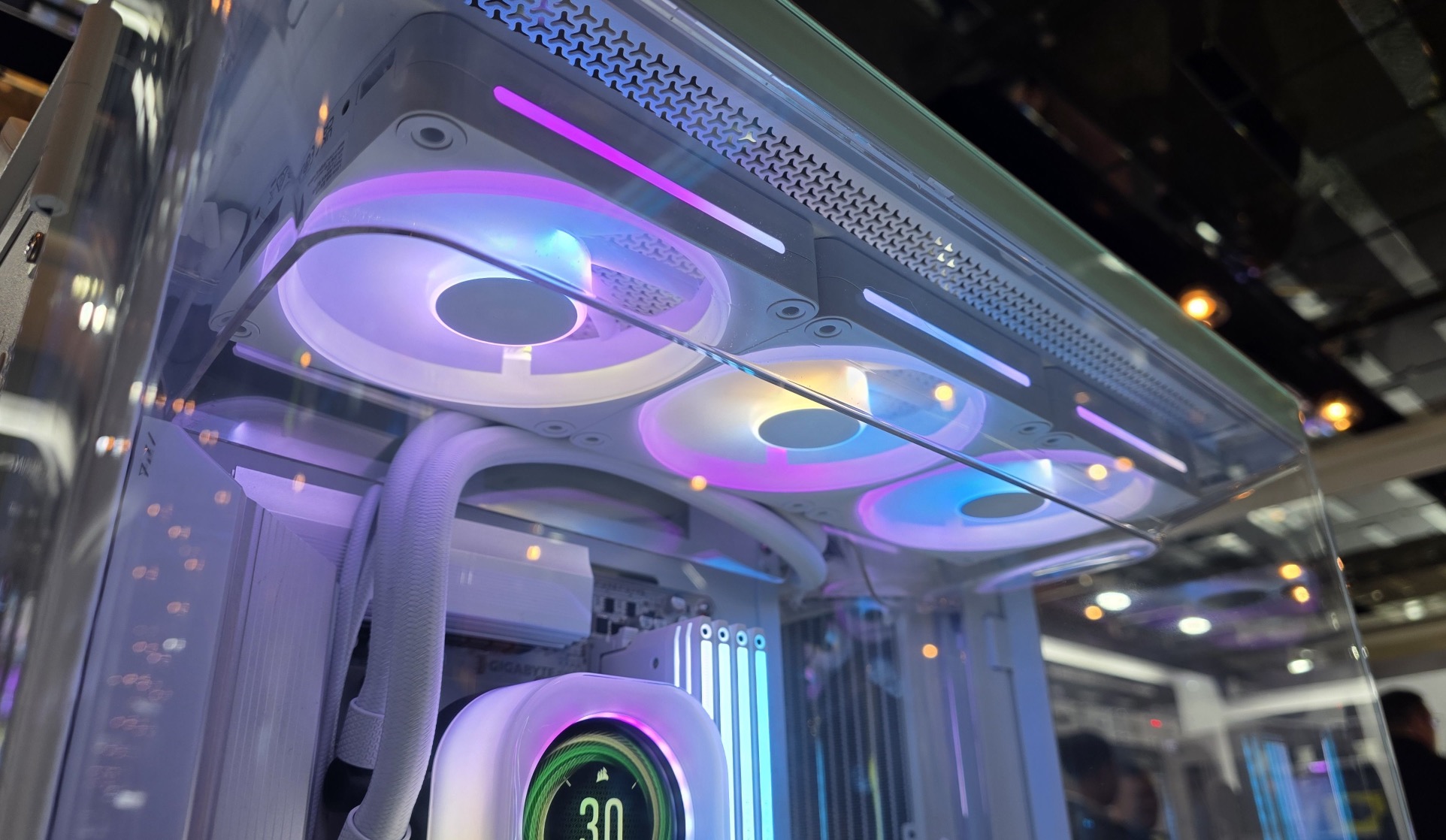 AIR 5400 – Thiết kế ba buồng độc đáo với khả năng tản nhiệt GPU tối ưu