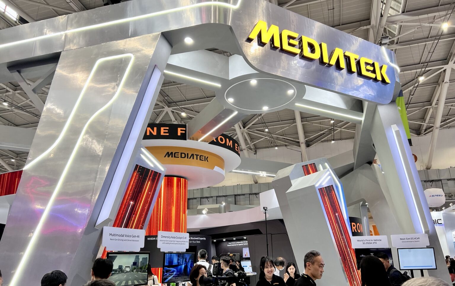 COMPUTEX 2025: MediaTek ra mắt loạt sản phẩm AI đột phá và kết nối thế hệ mới COMPUTEX 2025: MediaTek ra mắt loạt sản phẩm AI đột phá và kết nối thế hệ mới