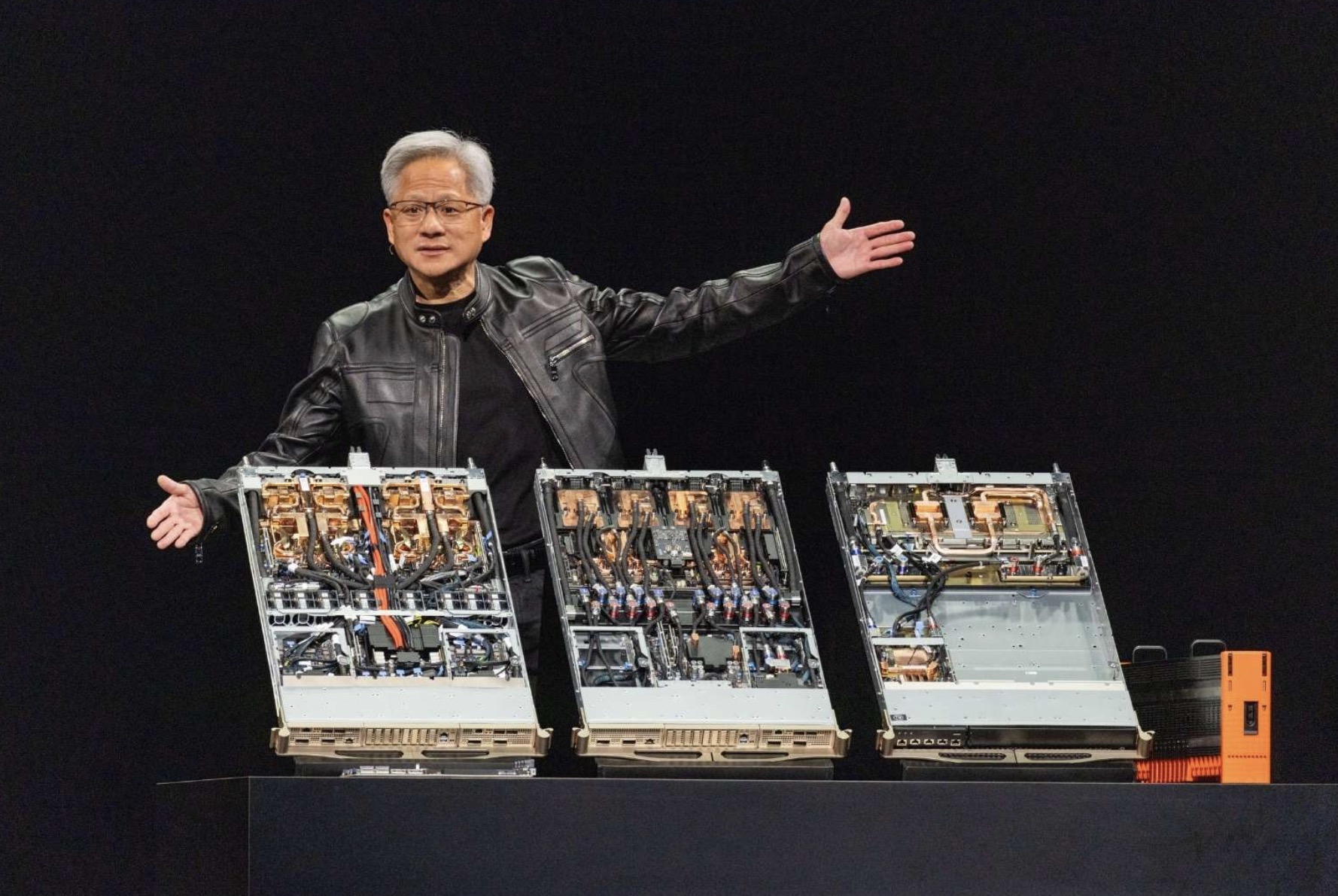 Jensen Huang: Cá tính cuốn hút và gần gũi
