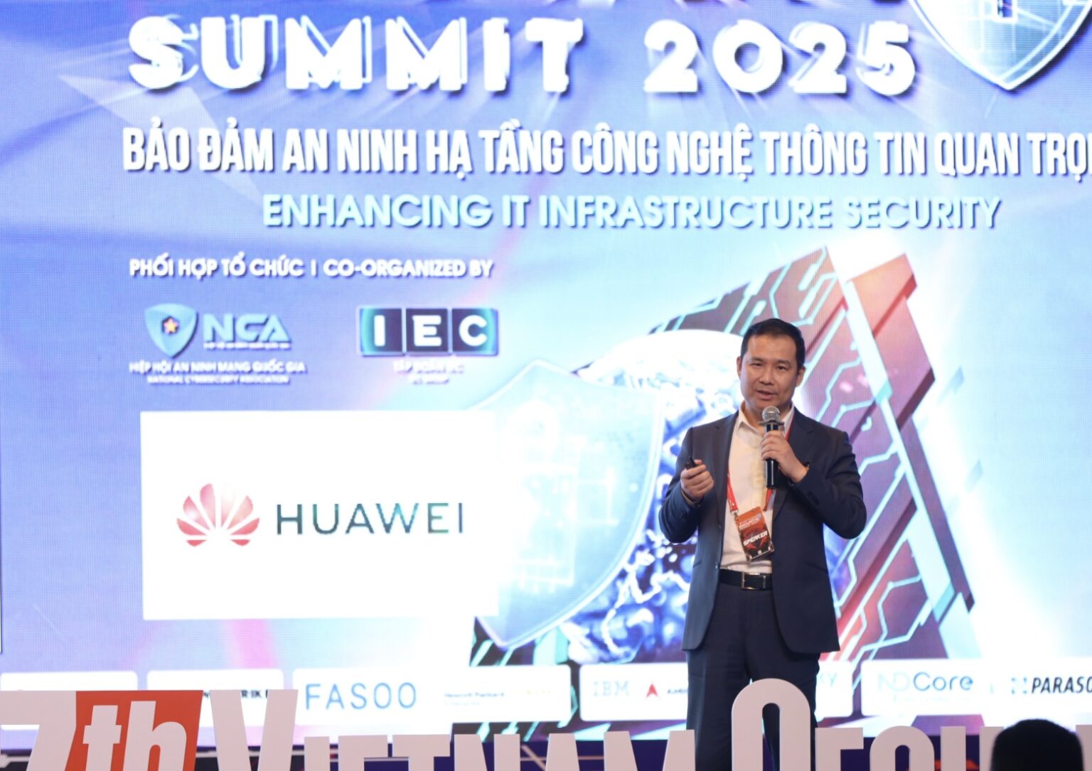Vietnam Security Summit 2025: Huawei đề xuất tiêu chuẩn hóa bảo mật vì mạng 5G an toàn Vietnam Security Summit 2025: Huawei đề xuất tiêu chuẩn hóa bảo mật vì mạng 5G an toàn