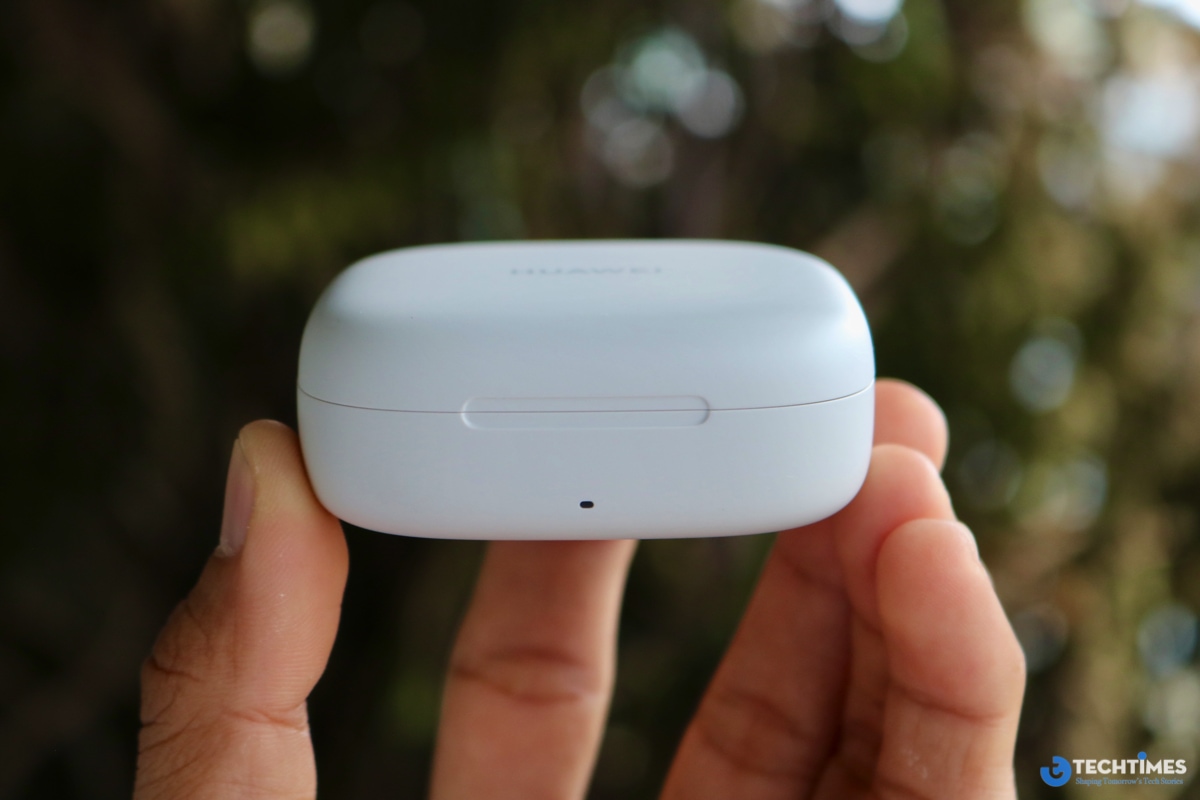 HUAWEI FreeArc là một cặp tai nghe open-ear ấn tượng, mang lại sự kết hợp tuyệt vời giữa thiết kế thoải mái, chất lượng âm thanh tốt trong phân khúc, và giá cả phải chăng. Với chuẩn IP57, thời lượng pin dài, và hiệu suất âm thanh vượt trội so với nhiều đối thủ open-ear, FreeArc là lựa chọn lý tưởng cho những người có phong cách sống năng động.
