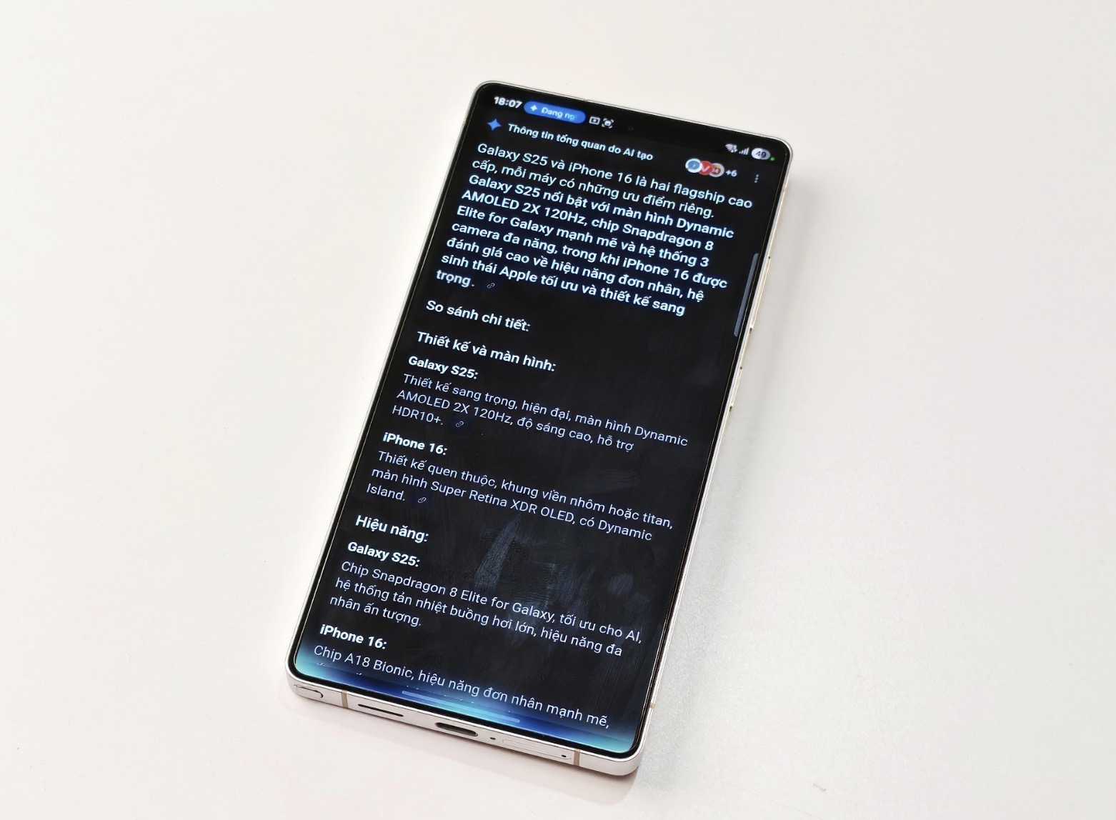 Nghiên cứu là phần không thể thiếu trong công việc của tôi. Với Share Screen, tôi có thể mở hai trang web so sánh thông số kỹ thuật của Galaxy S25 Series và iPhone 16, chia sẻ màn hình và hỏi: “Tóm tắt sự khác biệt giữa hai sản phẩm này.” Gemini Live trình bày bảng so sánh chi tiết về chip, camera, pin và giá cả, giúp tôi hoàn thành bài viết đối chiếu chỉ trong 30 phút thay vì vài giờ như trước.