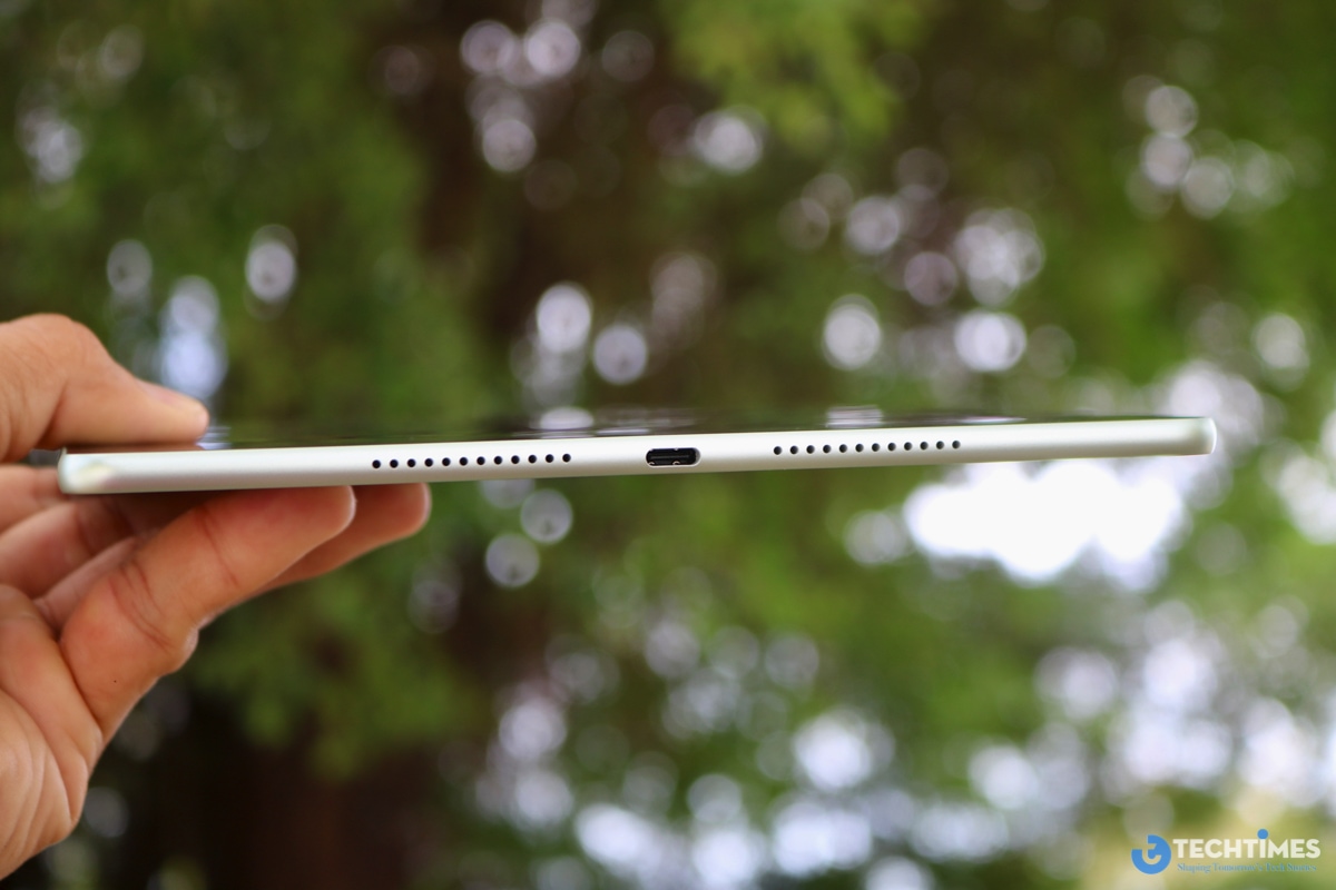 MatePad Pro 12.2-inch 2025 gây ấn tượng ngay từ cái nhìn đầu tiên nhờ thiết kế mỏng nhẹ và tinh tế, đạt sự cân bằng hiếm thấy giữa tính di động và sự sang trọng.