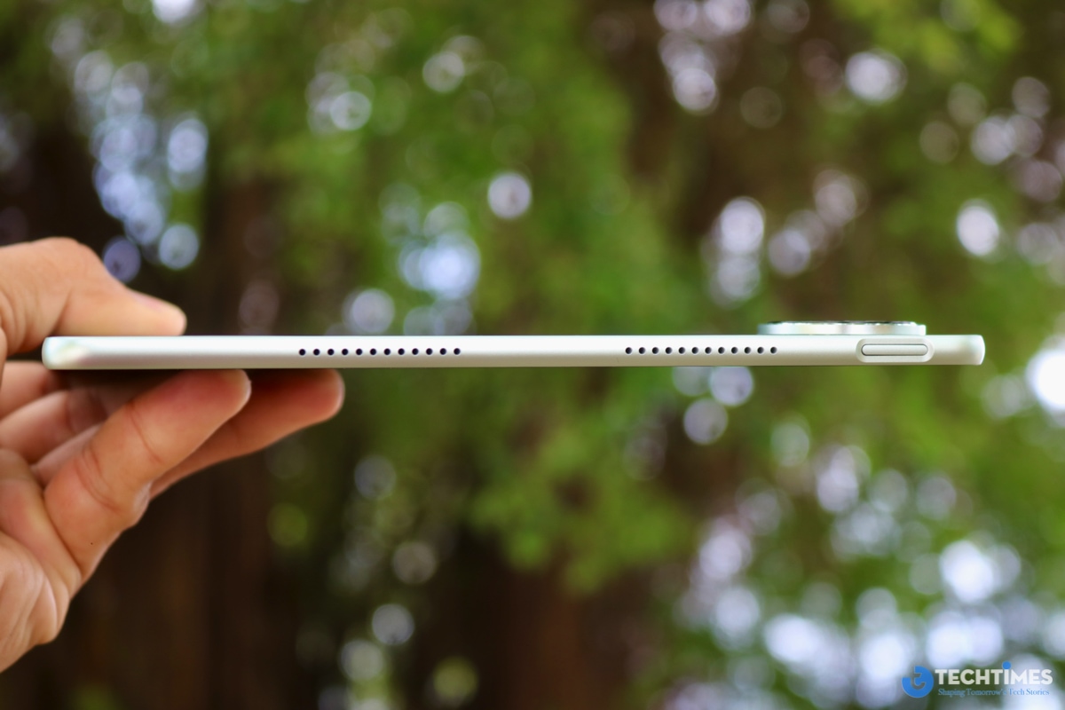 MatePad Pro 12.2-inch 2025 gây ấn tượng ngay từ cái nhìn đầu tiên nhờ thiết kế mỏng nhẹ và tinh tế, đạt sự cân bằng hiếm thấy giữa tính di động và sự sang trọng.