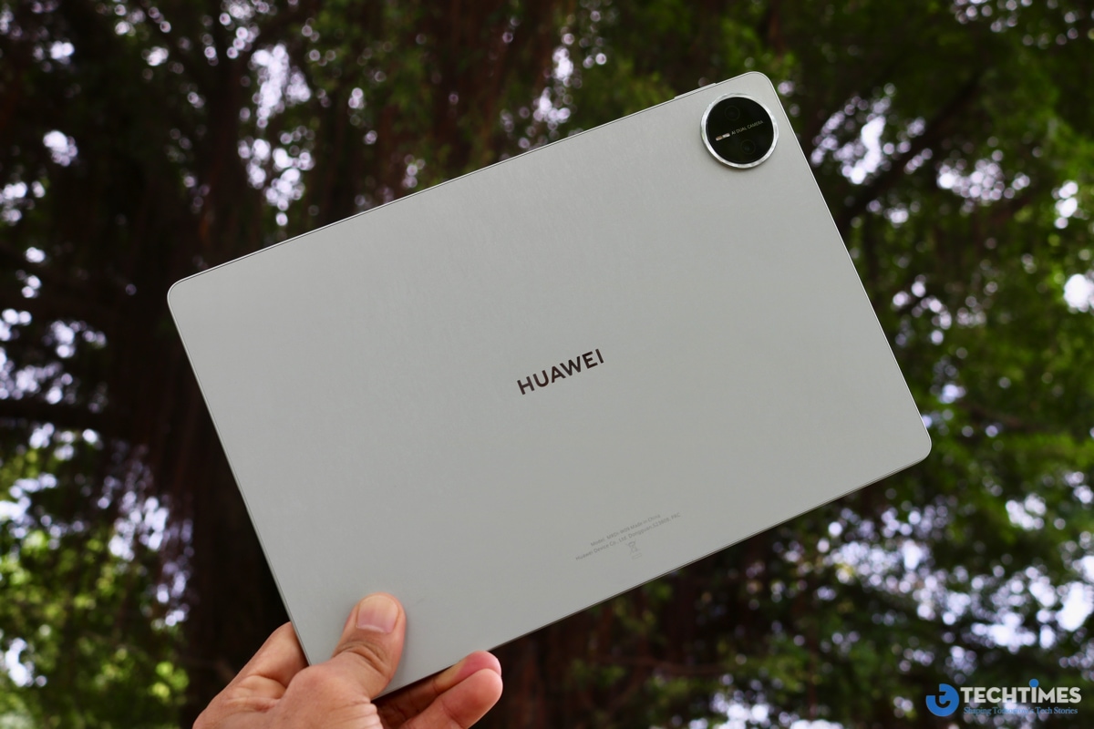 MatePad Pro 12.2-inch 2025 gây ấn tượng ngay từ cái nhìn đầu tiên nhờ thiết kế mỏng nhẹ và tinh tế, đạt sự cân bằng hiếm thấy giữa tính di động và sự sang trọng.