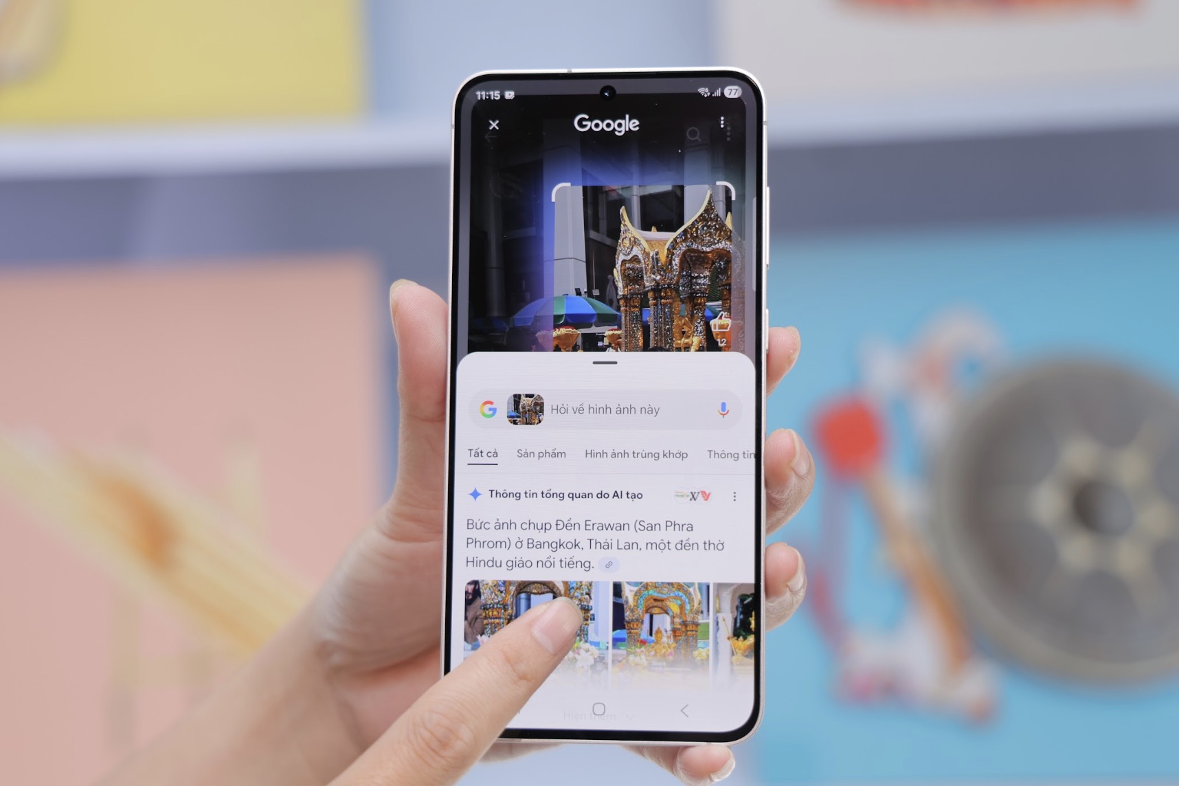 Tính năng Circle to Search with Google đặc biệt hữu ích cho game thủ, cho phép khoanh tròn vật phẩm hoặc thử thách trên màn hình để tìm mẹo chơi tức thì mà không làm gián đoạn trải nghiệm. Tất cả dữ liệu cá nhân được bảo vệ bởi Knox Enhanced Encryption Protection (KEEP), tạo không gian lưu trữ mã hóa riêng cho từng ứng dụng, kết hợp Personal Data Engine (PDE) và Knox Vault để đảm bảo an toàn tối đa trong kỷ nguyên số hóa.
