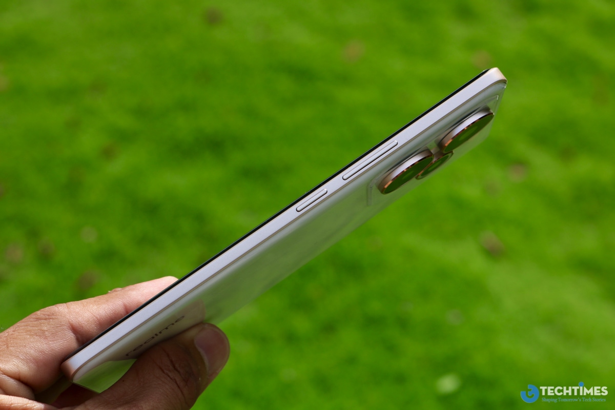 Realme 15 Pro 5G nổi bật với thiết kế tinh tế, lấy cảm hứng từ các mẫu flagship cao cấp, mang đến vẻ ngoài premium dù nằm trong phân khúc giá dưới 10 triệu đồng. 