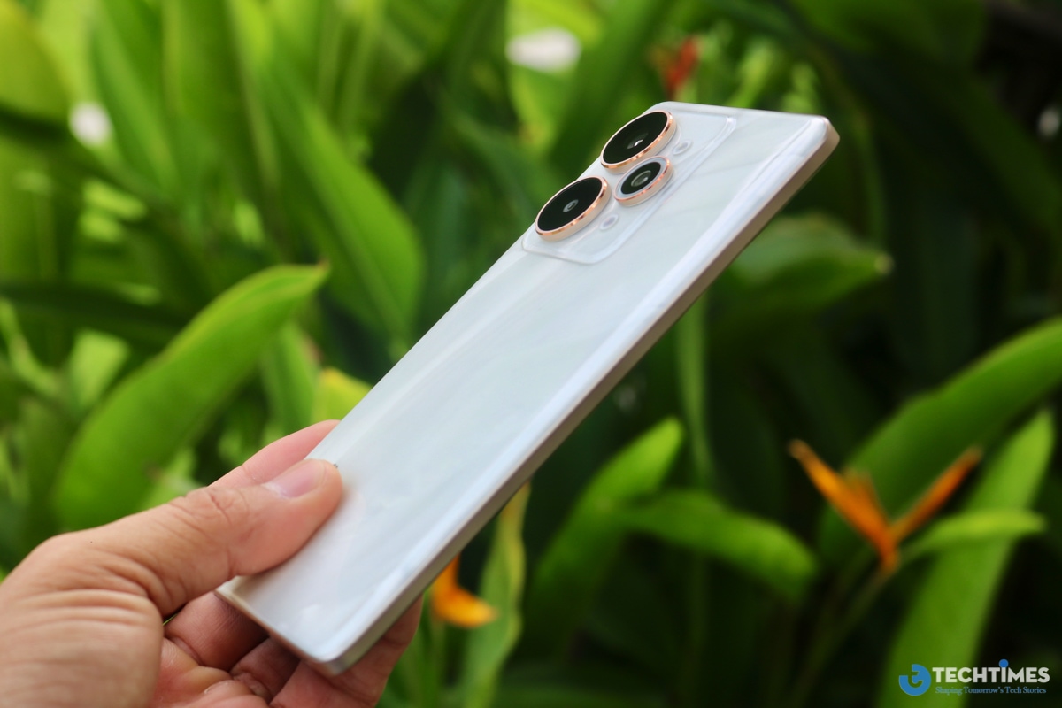 Realme 15 Pro 5G nổi bật với thiết kế tinh tế, lấy cảm hứng từ các mẫu flagship cao cấp, mang đến vẻ ngoài premium dù nằm trong phân khúc giá dưới 10 triệu đồng. 