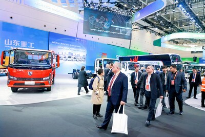 1761174583 587 Tin tuc o to Trung Quoc Ra mat toan cau TechWire Vietnam Tin tức ô tô Trung Quốc: Ra mắt toàn cầu các đổi mới công nghệ của LANDKING, tiếp tục mở rộng thị trường quốc tế