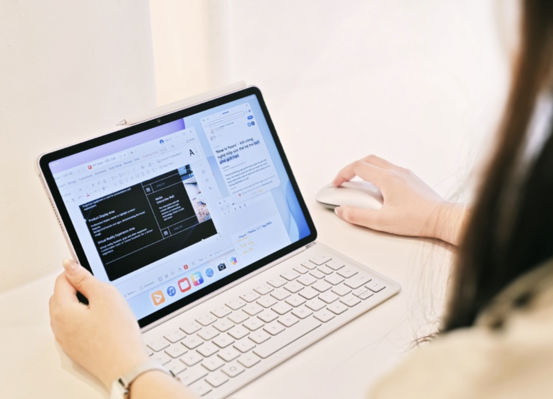 Tính năng Super Device cho phép kết nối liền mạch với laptop, điện thoại hoặc màn hình Huawei khác – chỉ cần kéo thả để truyền file hay chia sẻ dữ liệu tức thì.