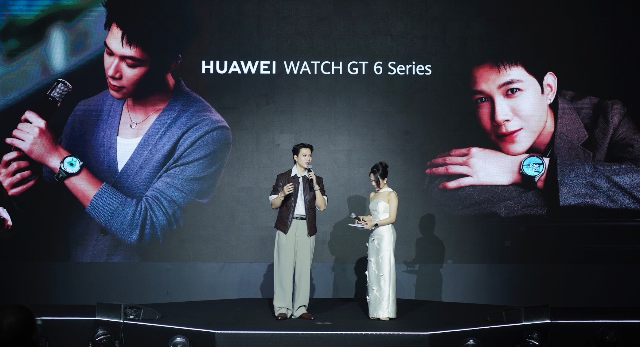 Anh Tú Atus chia sẻ cảm nhận về HUAWEI Watch Series tại sự kiện.