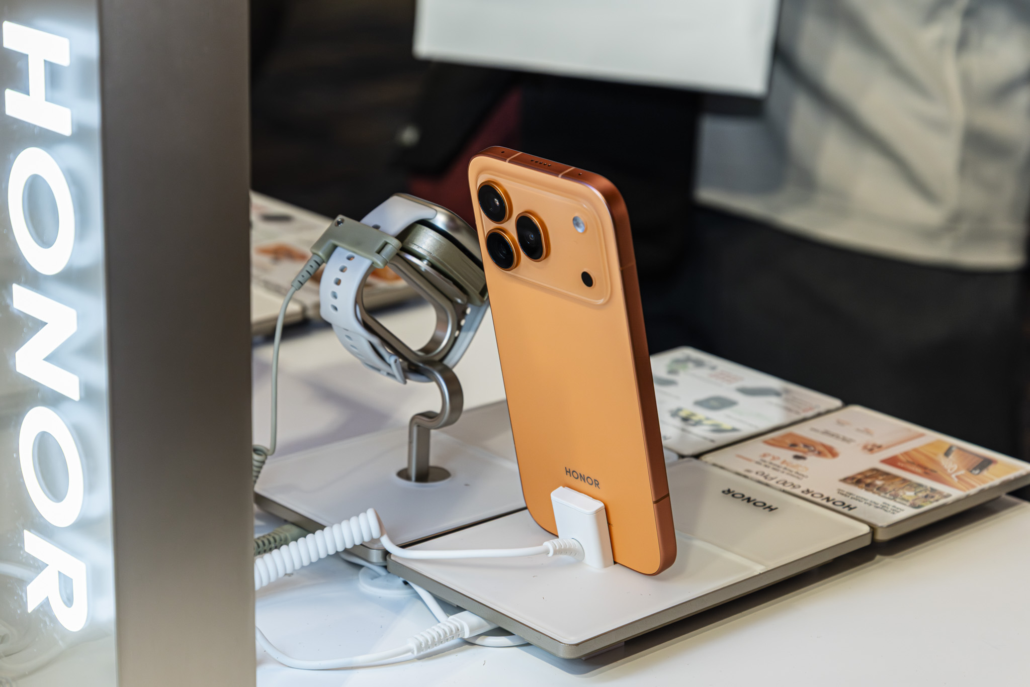 honor 600 series 5g techwire 4 TechWire Vietnam HONOR 600 Series ra mắt, pin 7000 mAh, màn hình độ sáng tối đa 8000 nits