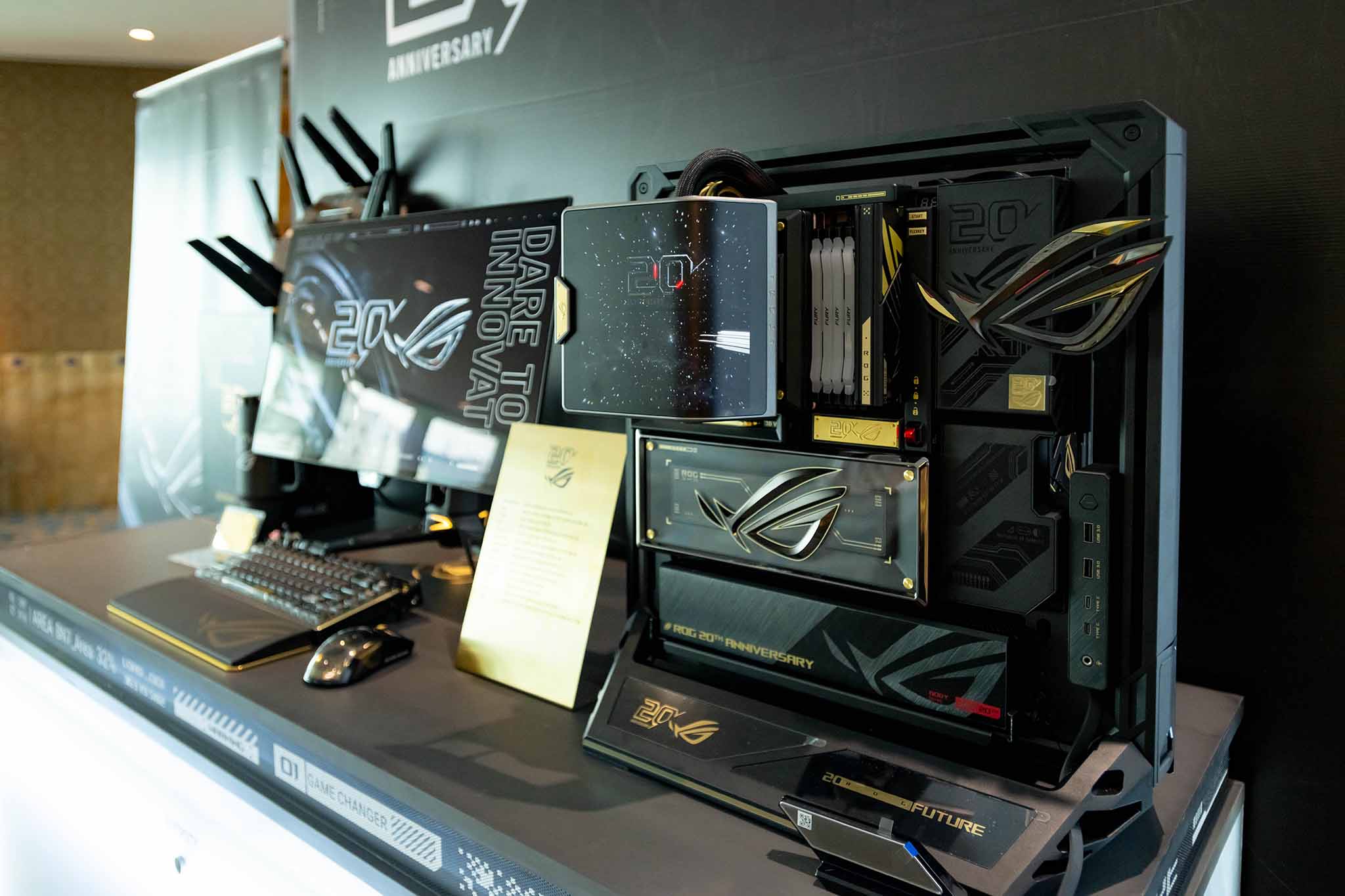 asus rog edition 20 vietnam 3 TechWire Vietnam ASUS ROG Edition 20: Loạt phần cứng mạ vàng 24K cùng card đồ họa RTX 5090 công suất 800W