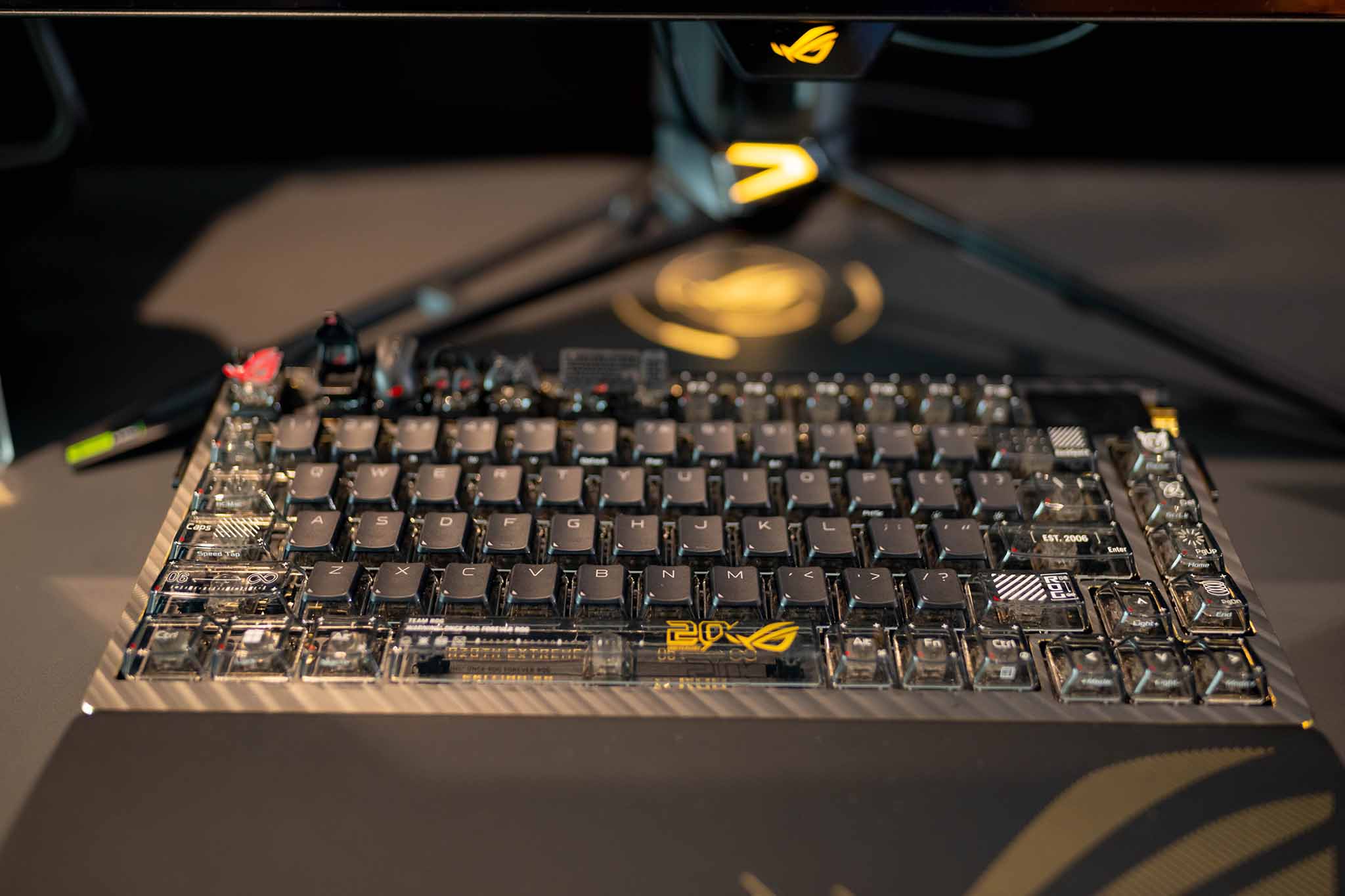 asus rog edition 20 vietnam 4 TechWire Vietnam ASUS ROG Edition 20: Loạt phần cứng mạ vàng 24K cùng card đồ họa RTX 5090 công suất 800W