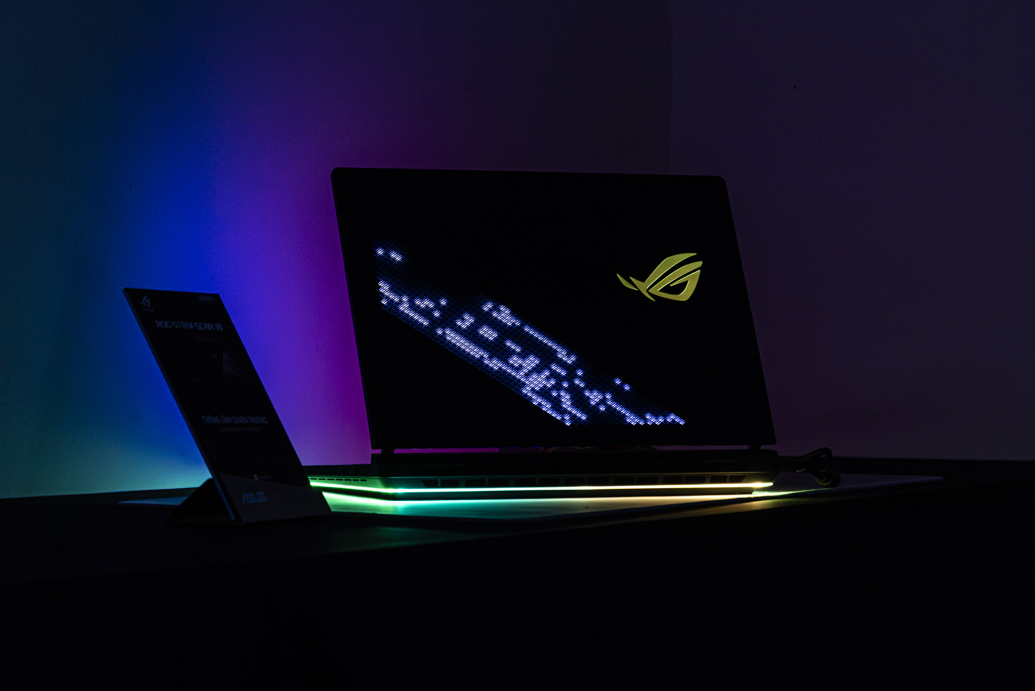 asus rog strix scar 18 techwire 19 TechWire Vietnam ASUS ROG Strix SCAR 18 (2026): Màn hình Mini-LED 4K 240Hz, đồ họa RTX 5090, giá gần 180 triệu đồng