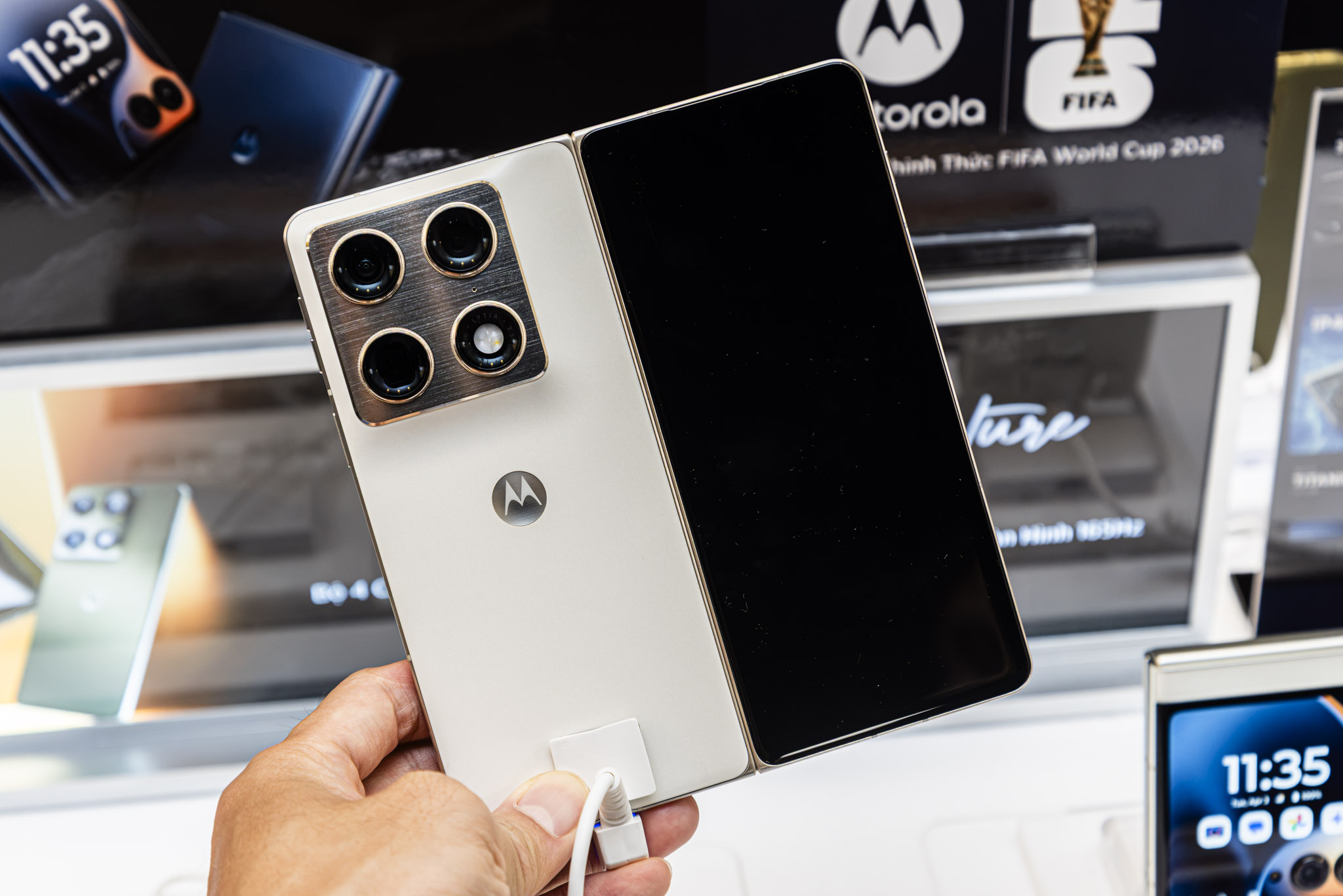 motorola razr fold – Smartphone gập siêu mỏng, camera Gold Label DXOMARK motorola razr fold