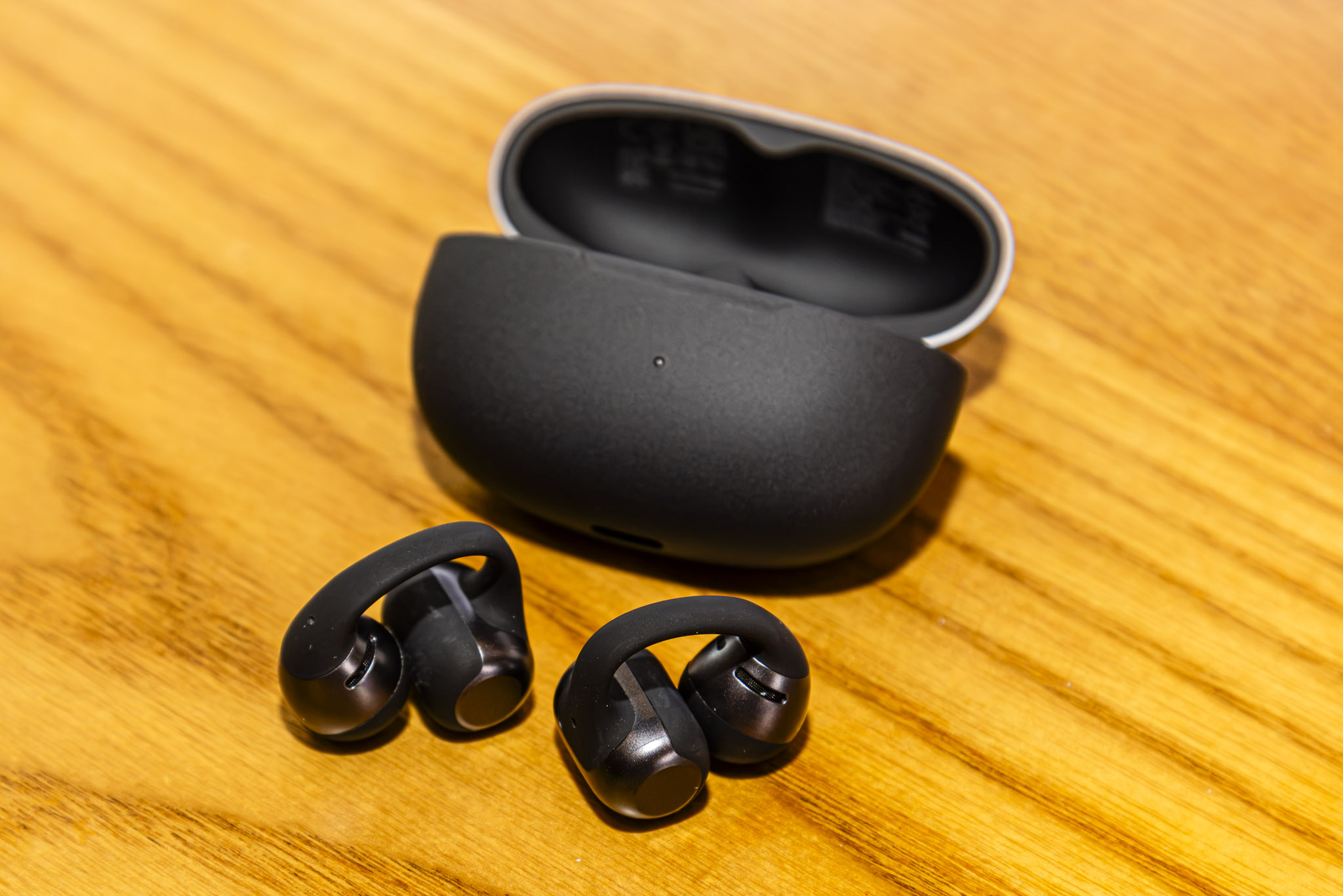 shokz opendots 2 techwire 8 TechWire Vietnam Shokz OpenDots 2: Tai nghe kẹp mở driver kép, pin 10 tiếng, giá gần 6 triệu