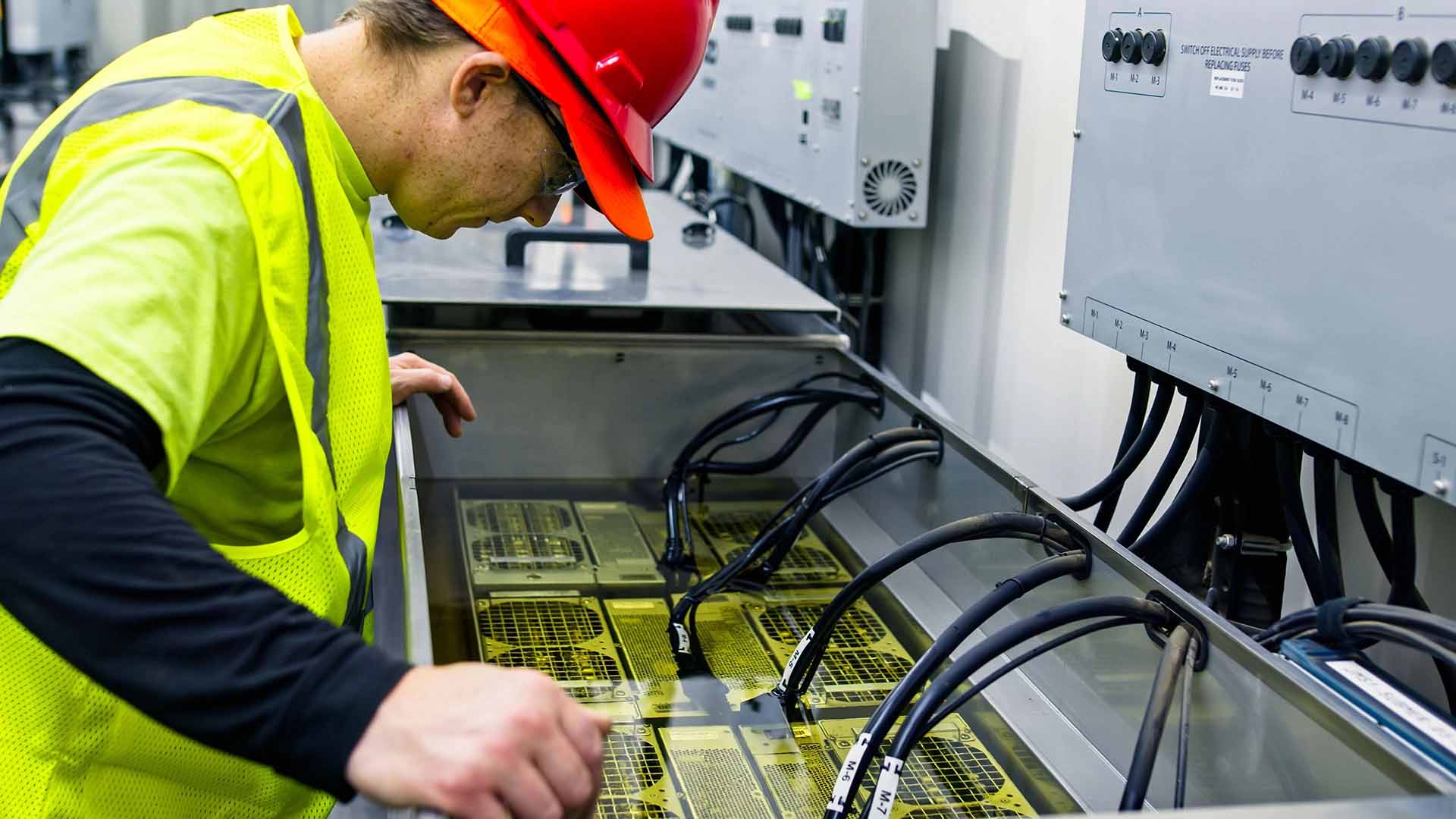 Trung tâm đào Bitcoin tại Oklahoma bị niêm phong sau sự cố rò rỉ 3 triệu gallon nước làm ngập trường học Bitcoin tiền ảo