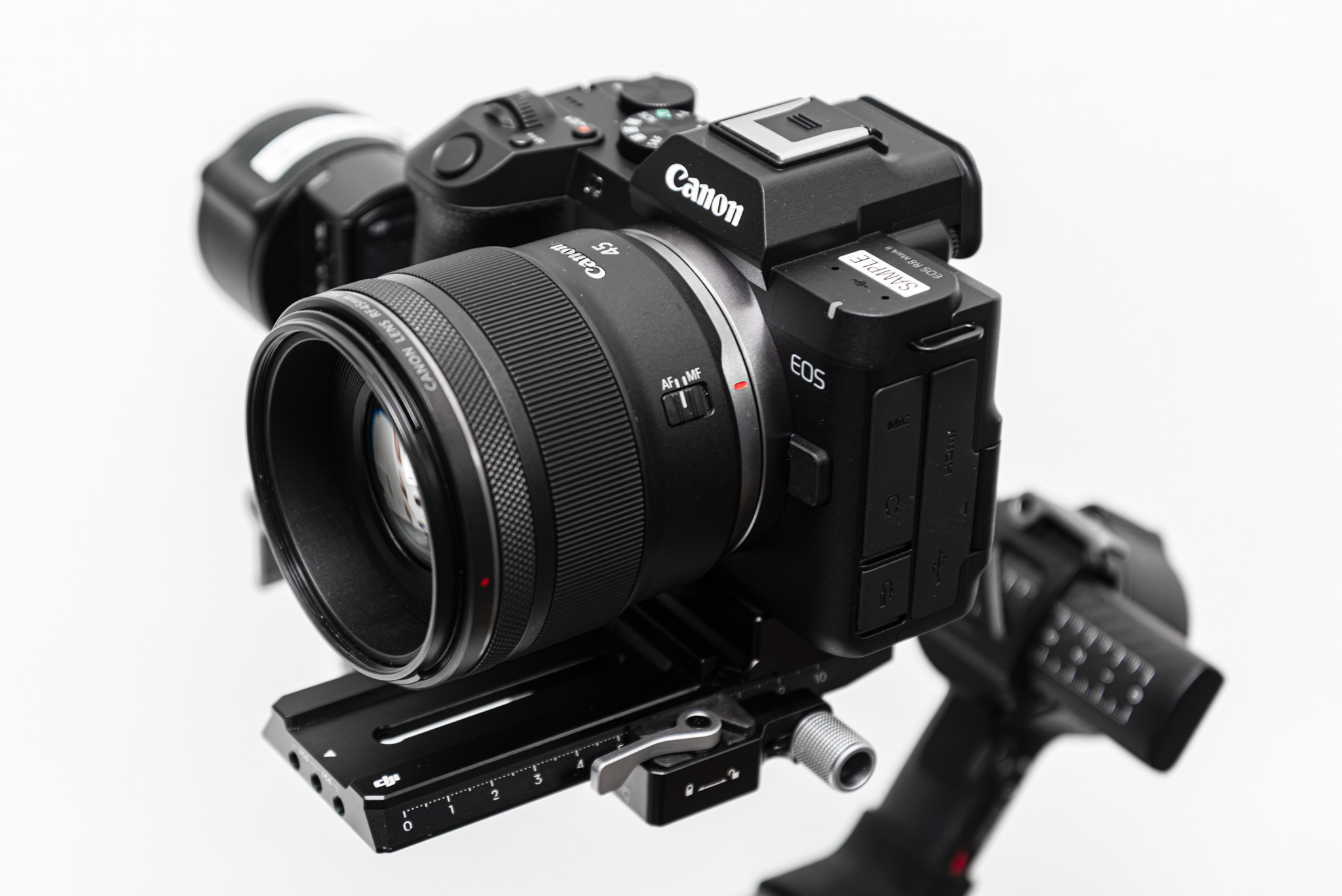 Canon EOS R8 Mark II: Thêm chống rung IBIS 7.5 stop và cần joystick, giá gần 45 triệu đồng Canon EOS R8 Mark II