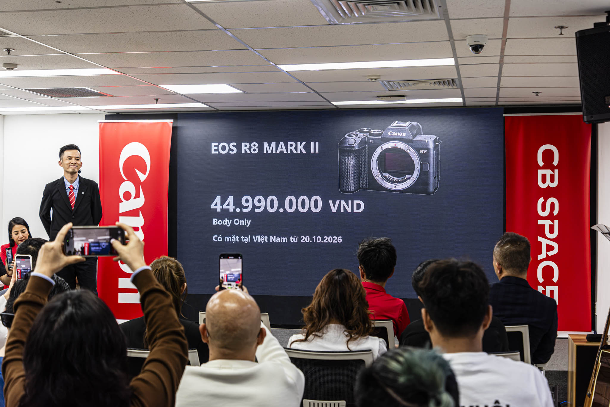 canon eos r8 mark ii techwire 17 TechWire Vietnam Canon EOS R8 Mark II: Thêm chống rung IBIS 7.5 stop và cần joystick, giá gần 45 triệu đồng