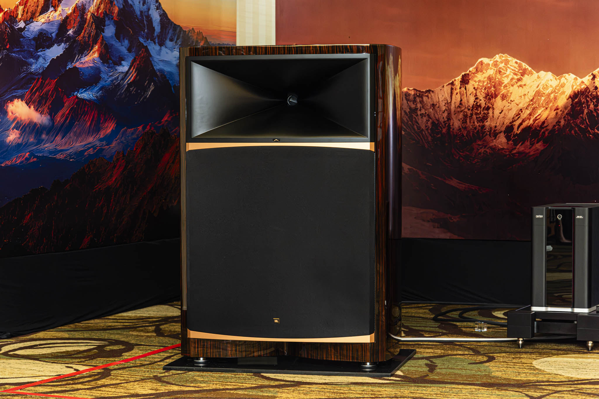 jbl summit everest techwire 8 TechWire Vietnam JBL Summit Everest giá 5.3 tỷ đồng trình diễn tại AVSHOW 26